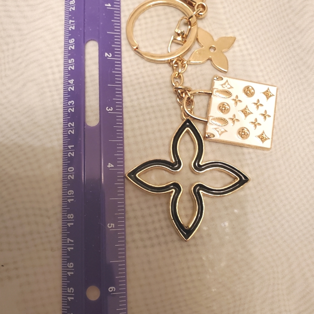♣️CLOVER MONOGRAM FLEUR & QUATREFOIL w/ BAG CHARM  - PURSE KEY CHAIN/BAG CHARM - Picture 3 of 4